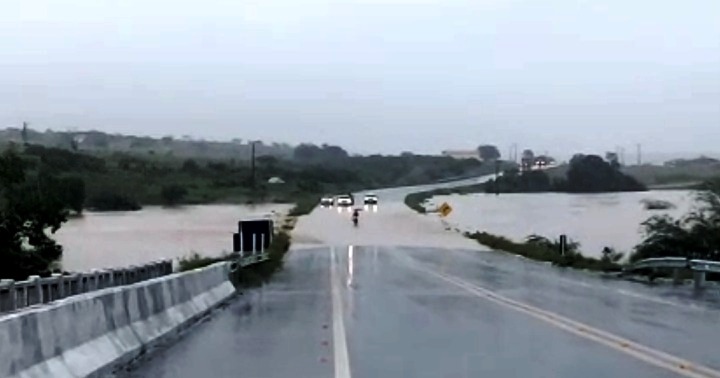 Barragem se rompe em Povoado de Pedro Alexandre