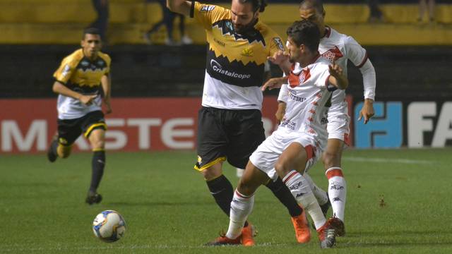 Série B – Com um gol em cada tempo, Criciúma e Vitória empatam em SC