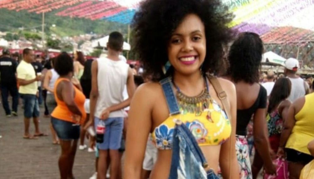 Estudante de serviço social é morta a tiros enquanto caminhava com amiga após sair da faculdade