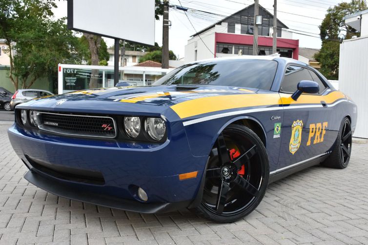 PRF passa a usar Dodge Challenger apreendido em ação contra o tráfico