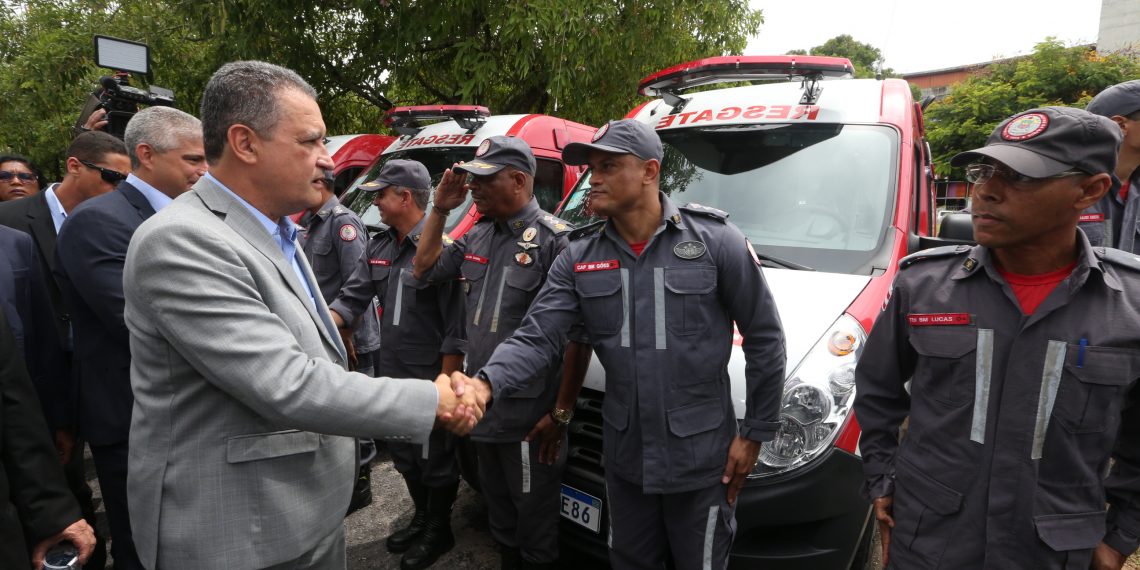 Em Salvador, Rui Costa entrega mais de R$ 15,7 milhões em ônibus escolares, ambulâncias e viaturas