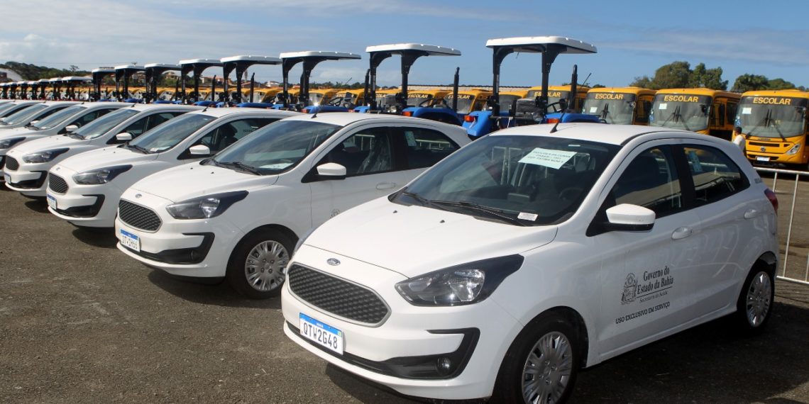 Governador Rui Costa entrega veículos para 120 prefeituras; investimento supera R$ 13 milhões