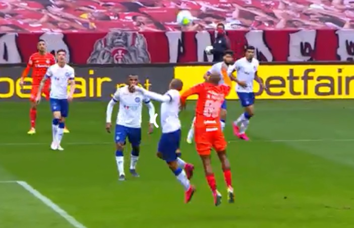 Bahia abre o placar contra o Inter, leva a virada depois de marcação de pênalti polêmico e empata nos acréscimos