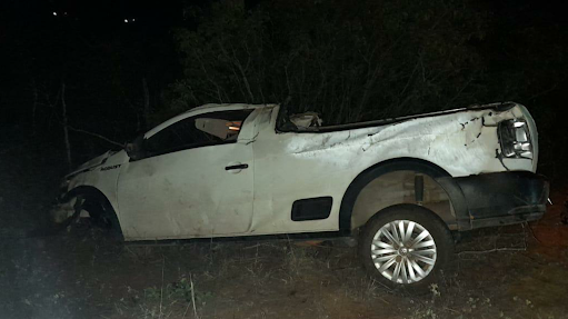 Dois jovens morrem e um fica ferido em capotamento na BR 324