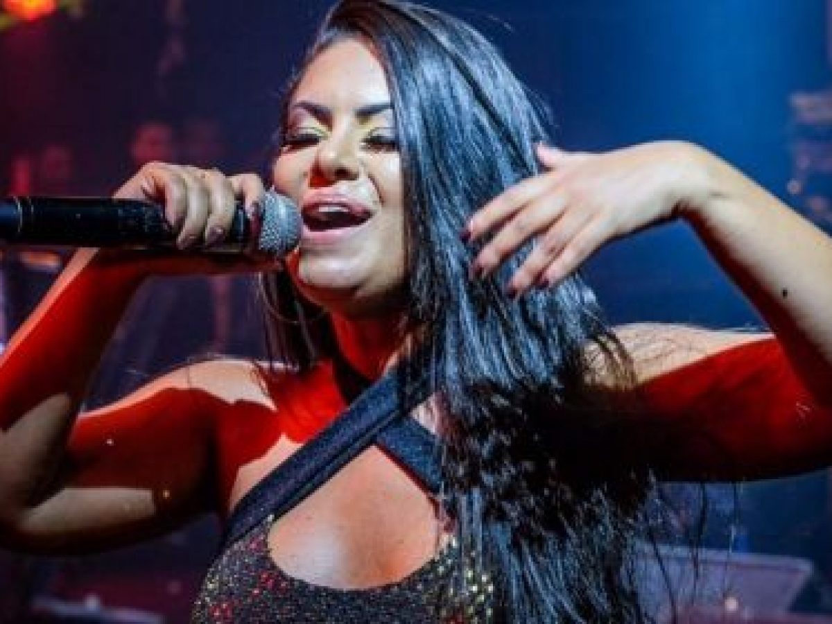 Paulinha Abelha vocalista da banda Calcinha Preta morre aos 43 anos –  Calila Noticias