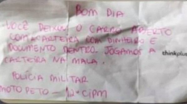 Policiais deixam bilhete para motorista que deixou carro com portas destravadas e vidro aberto: 'Jogamos a carteira na mala' – Calila Noticias Policiais deixam bilhete para motorista que deixou carro com portas destravadas e vidro aberto: 'Jogamos a carteira na mala' – Calila Noticias